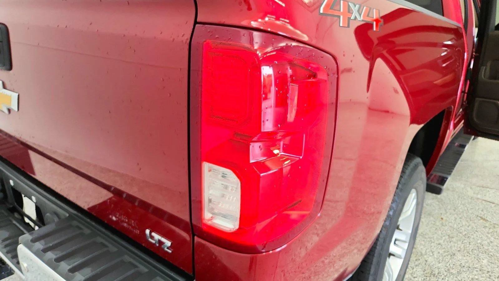 Used 2018 Chevrolet Silverado 1500 LTZ w/ LTZ Plus Package AWD/4WD image 32