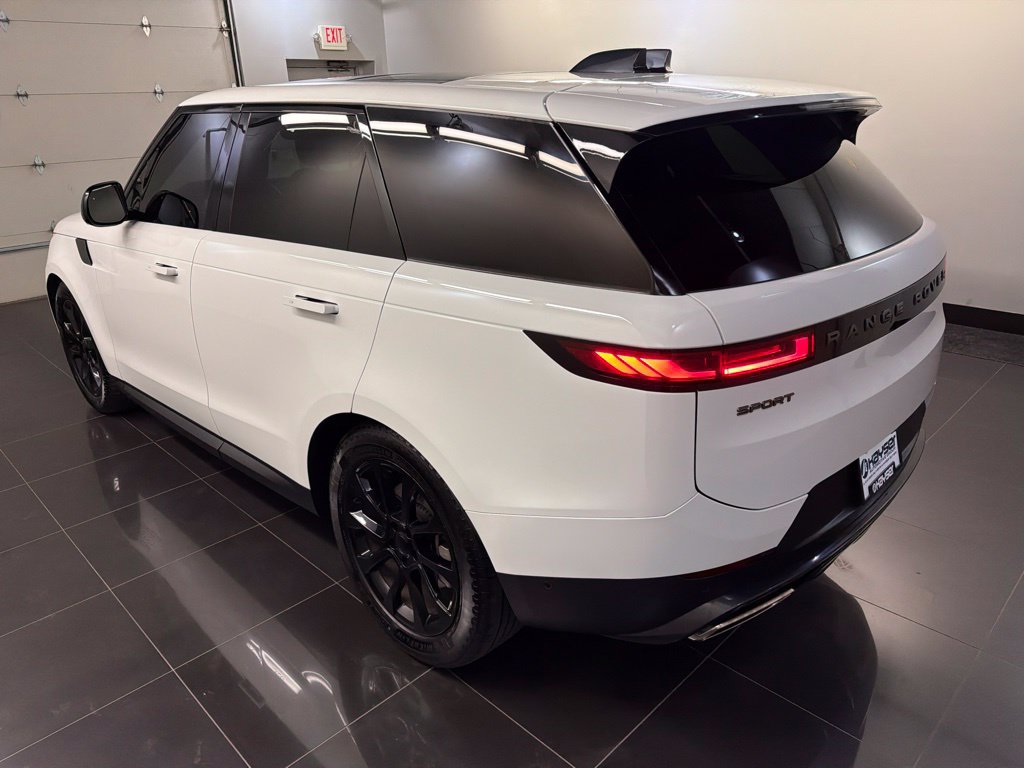 Used 2024 Land Rover Range Rover Sport SE AWD/4WD image 4