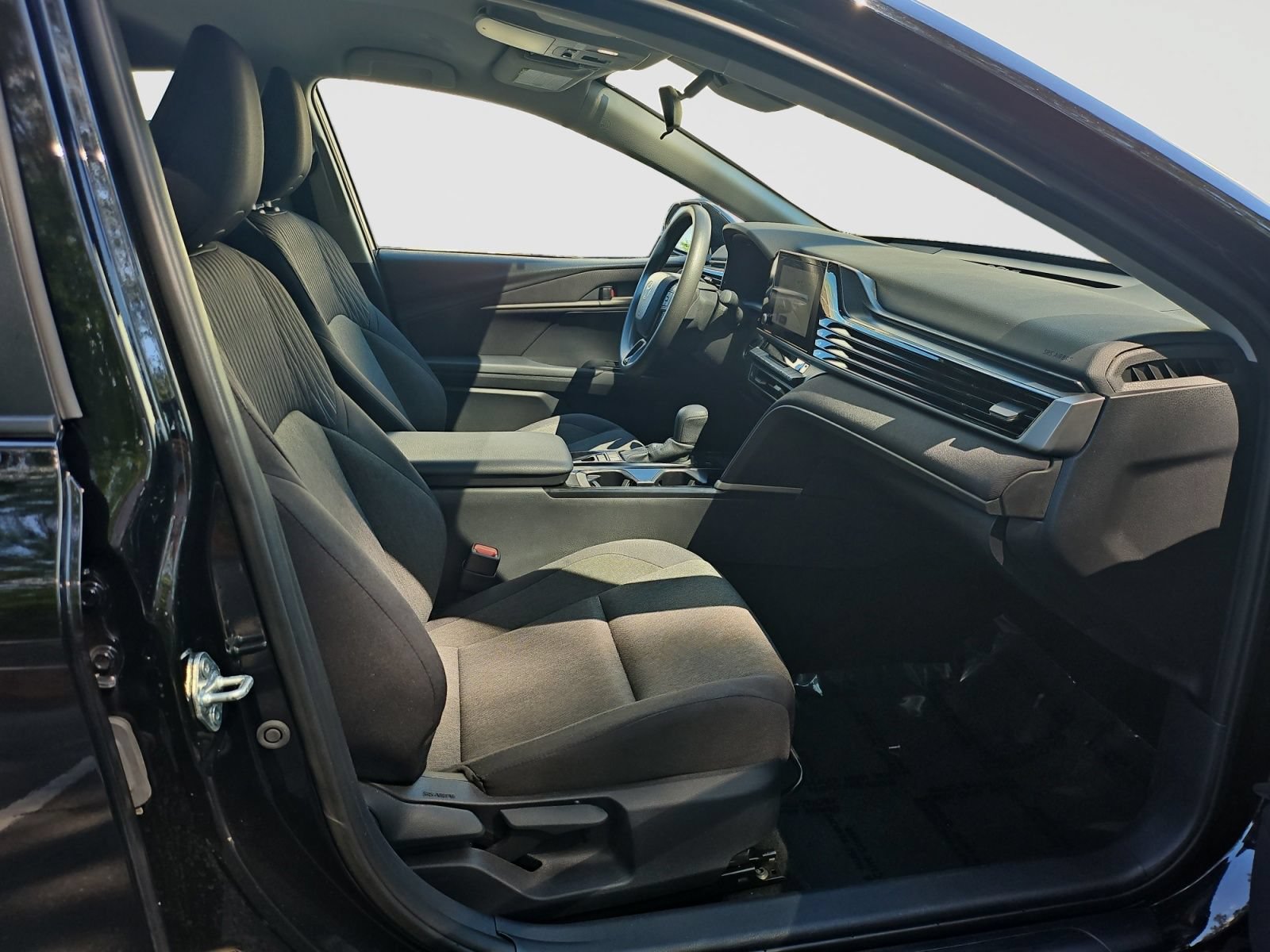 Used 2025 Toyota Camry LE FWD image 17