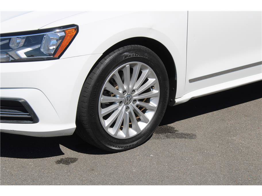 Used 2017 Volkswagen Passat 1.8T SE FWD image 6