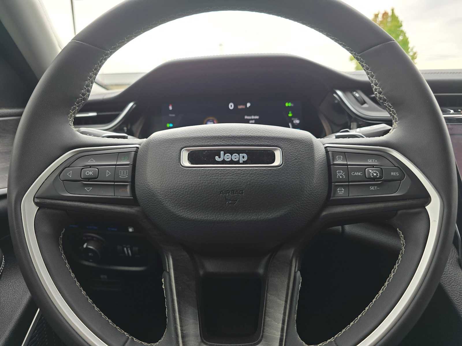 Used 2022 Jeep Grand Cherokee Limited 4xe w/ Luxury Tech Group II AWD/4WD image 28