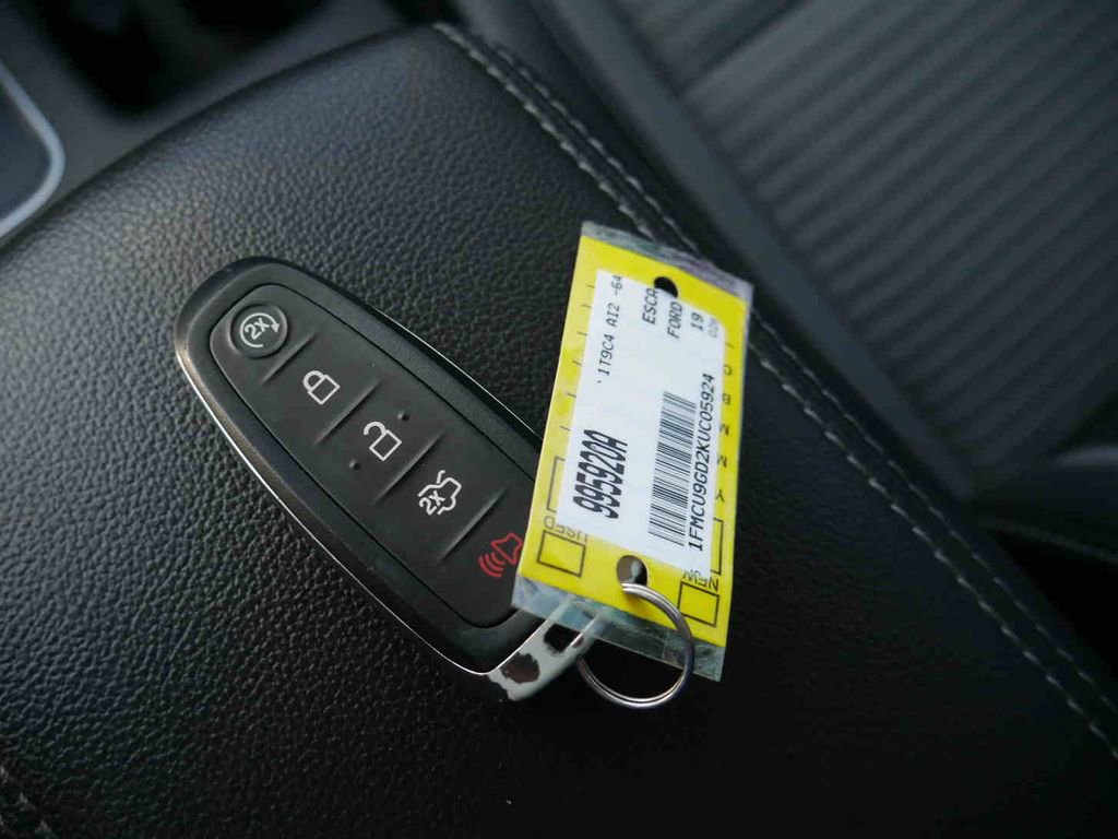 Used 2019 Ford Escape SE image 28