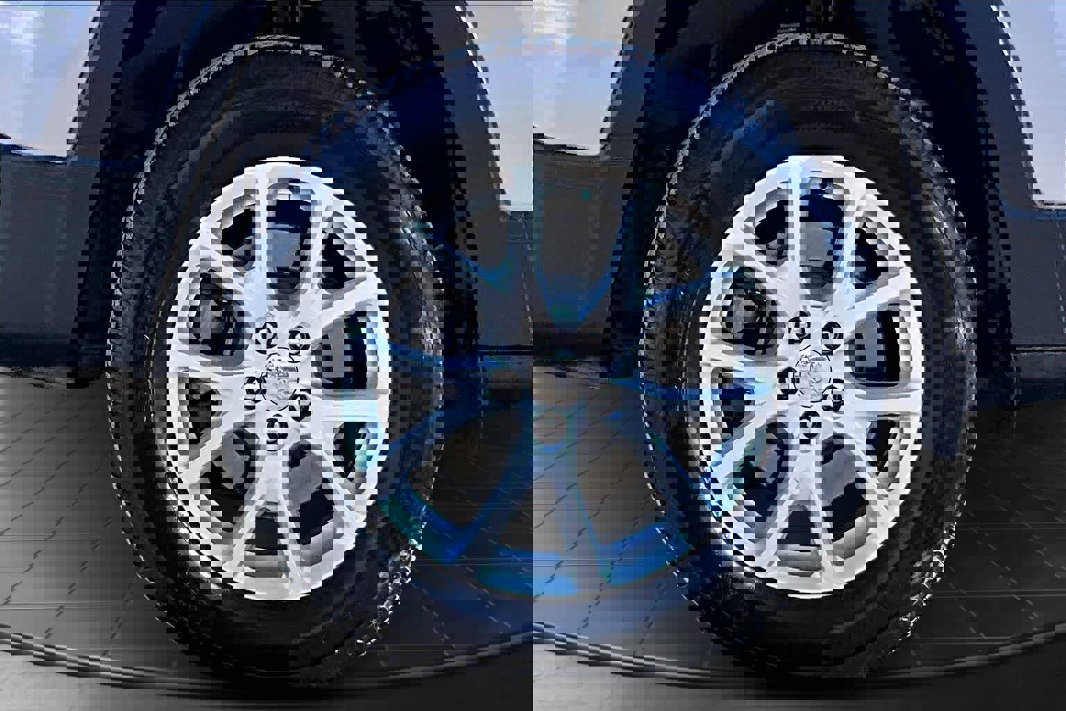 Used 2017 Jeep Cherokee Latitude w/ Comfort/Convenience Group image 36