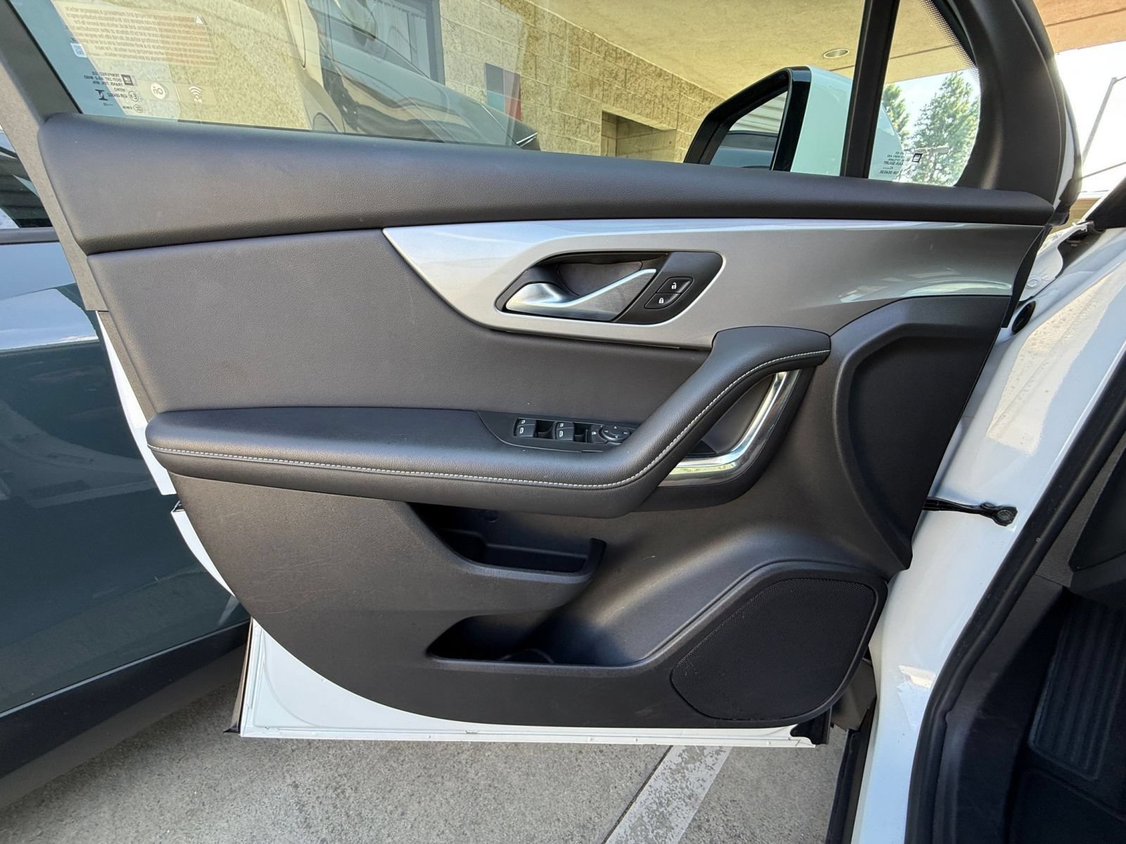 Used 2025 Chevrolet Blazer LT FWD image 18