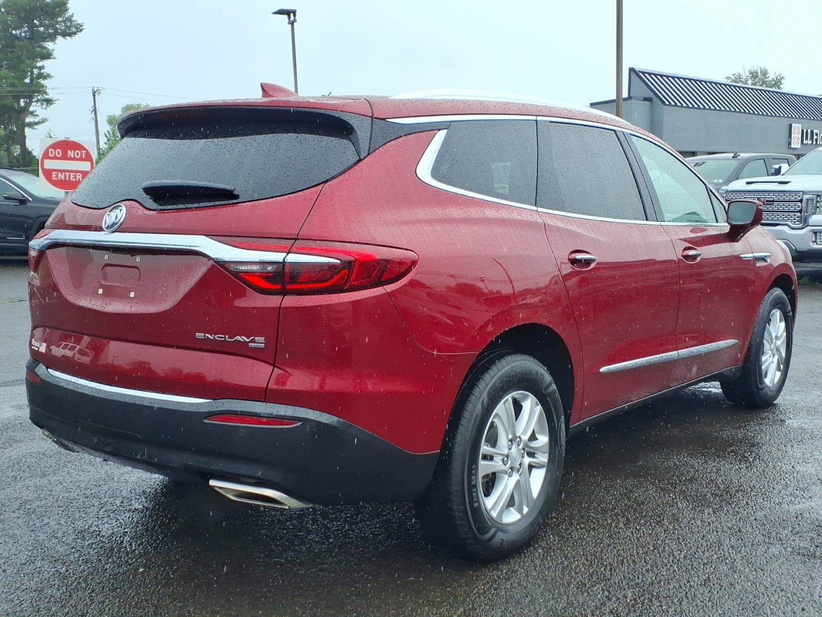 Used 2019 Buick Enclave Essence AWD/4WD image 3