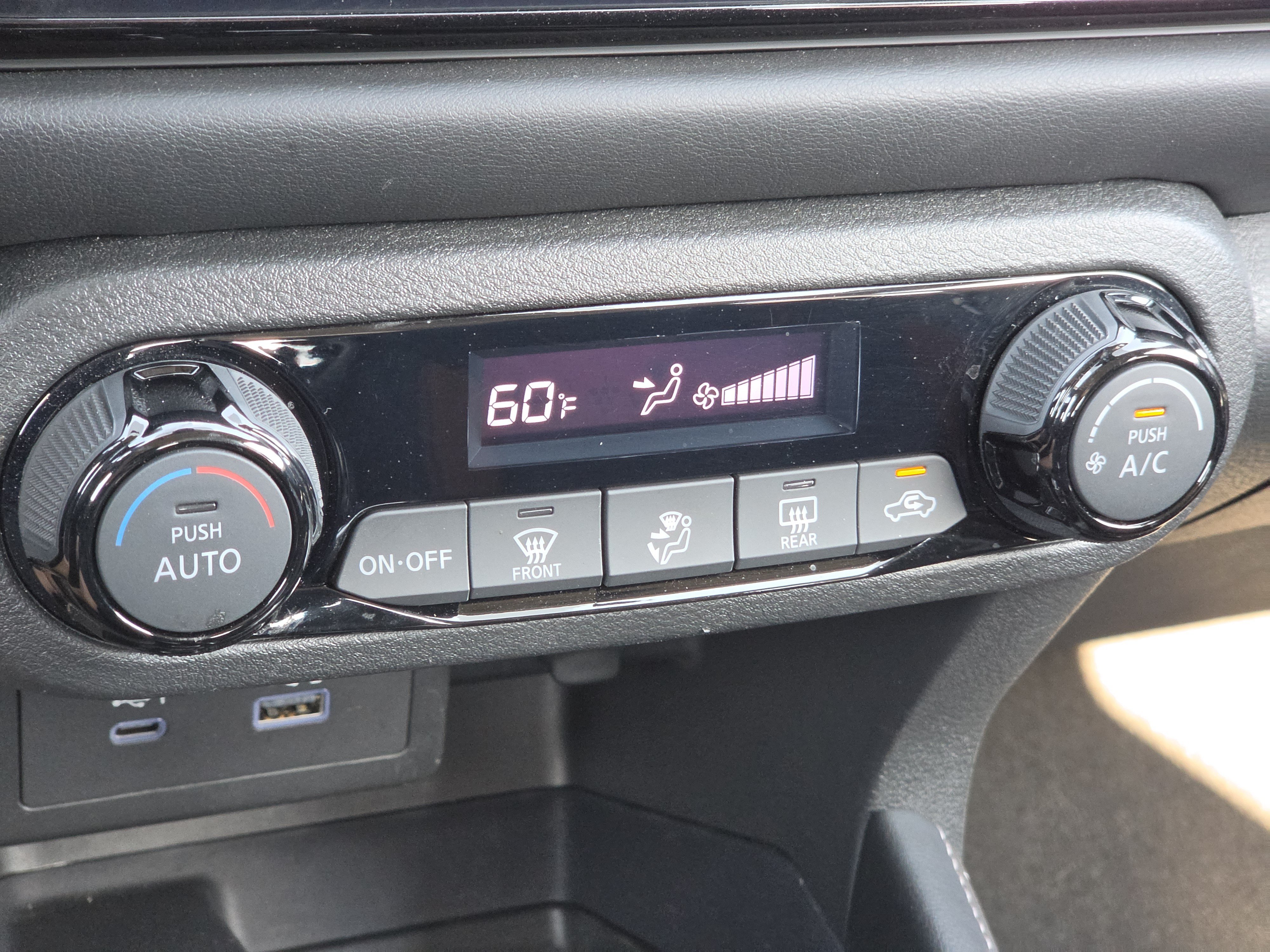 Used 2024 Nissan Kicks SR w/ Interior Electronics Package FWD image 21