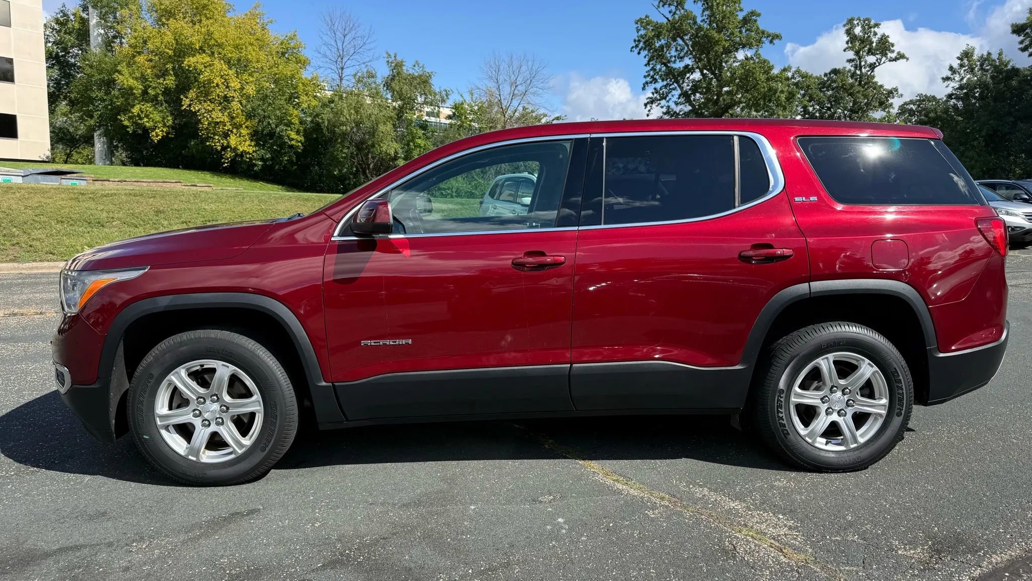 Used 2018 GMC Acadia SLE image 2