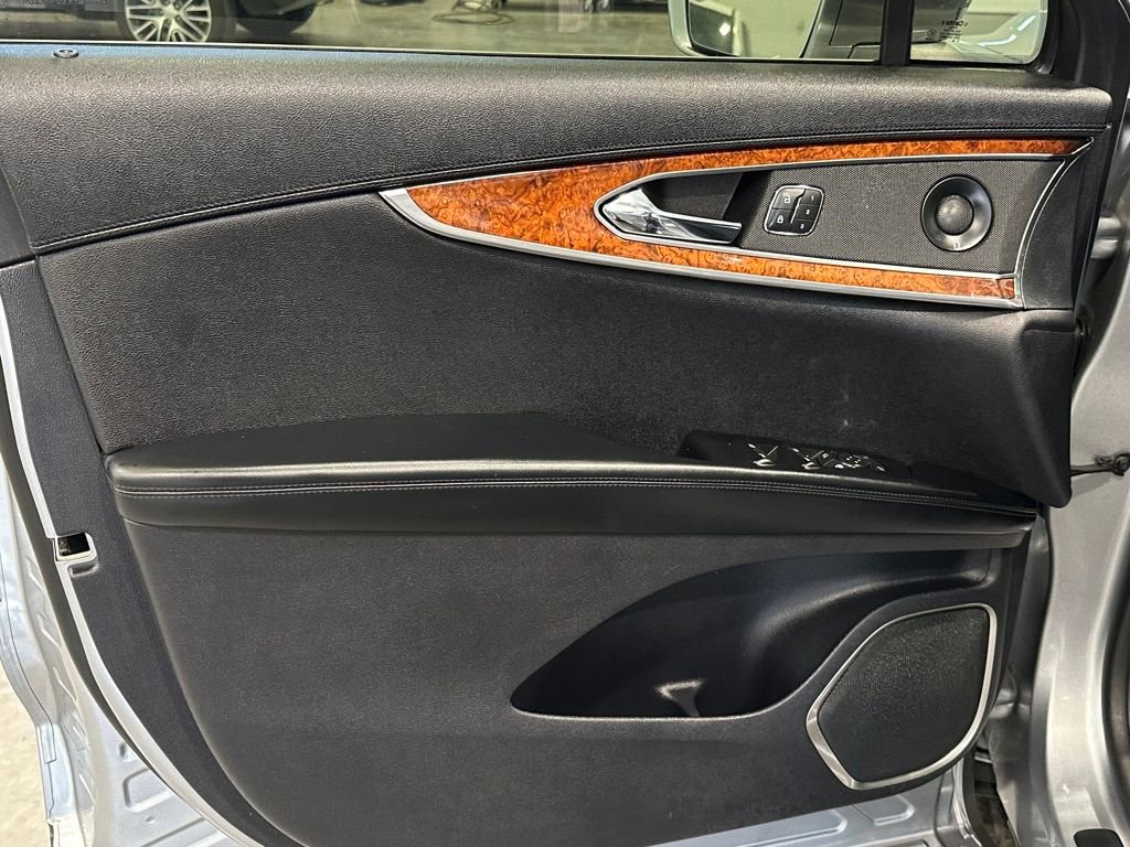 Used 2020 Lincoln Nautilus Reserve w/ Equipment Group 201A image 12