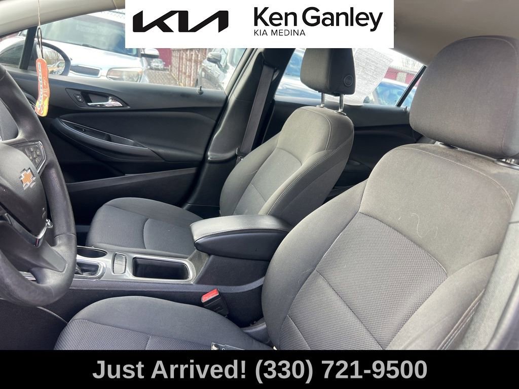 Used 2017 Chevrolet Cruze LT FWD image 11