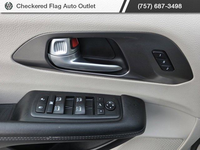 Used 2018 Chrysler Pacifica Limited image 22