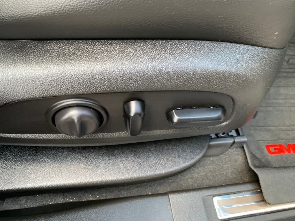 Certified 2019 GMC Acadia Denali w/ Technology Package AWD/4WD image 17