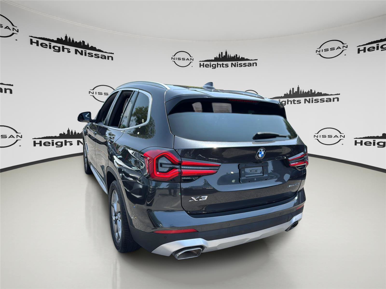 Used 2024 BMW X3 xDrive30i AWD/4WD image 3