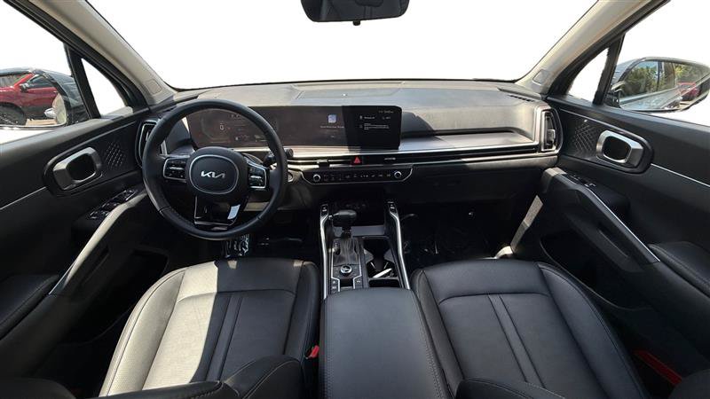 Used 2025 Kia Sorento S w/ Panoramic Sunroof Package AWD/4WD image 12