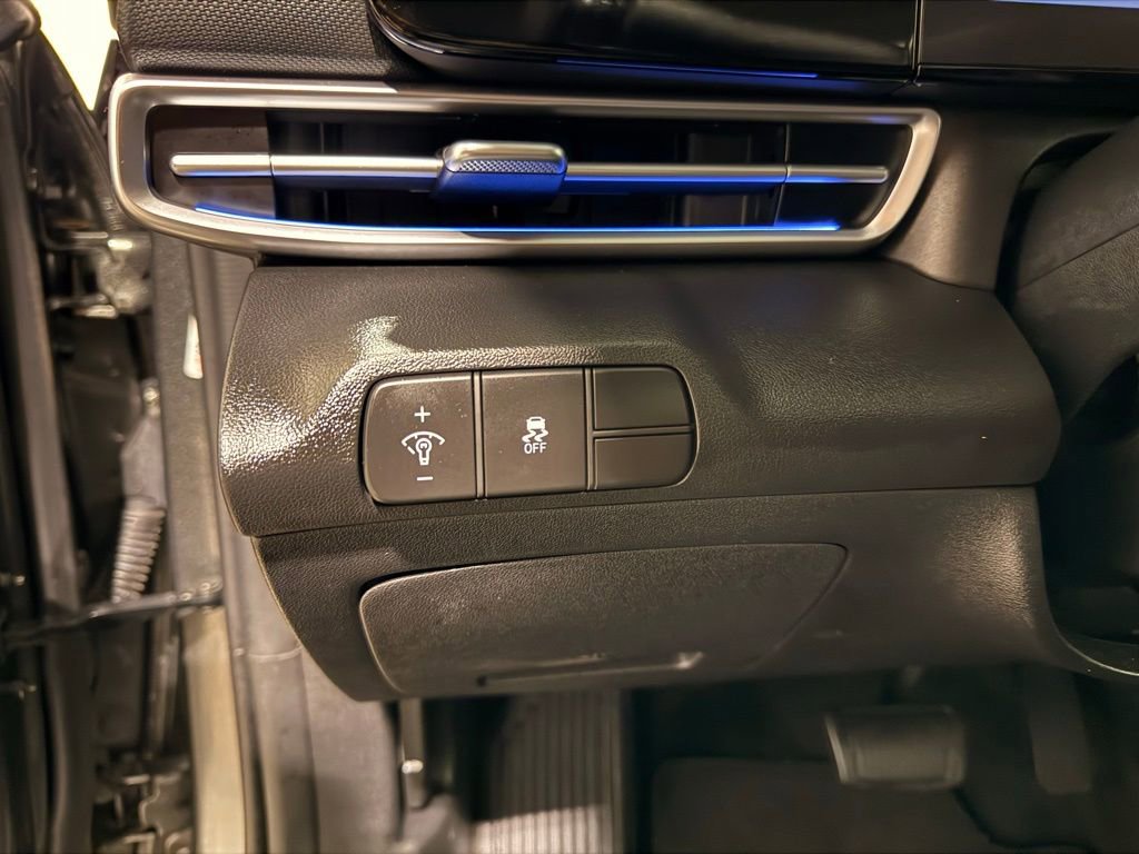 Used 2024 Hyundai Elantra Limited image 15