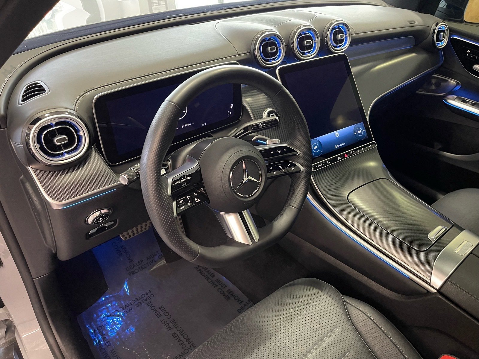 Used 2025 Mercedes-Benz GLC 300 4MATIC image 24