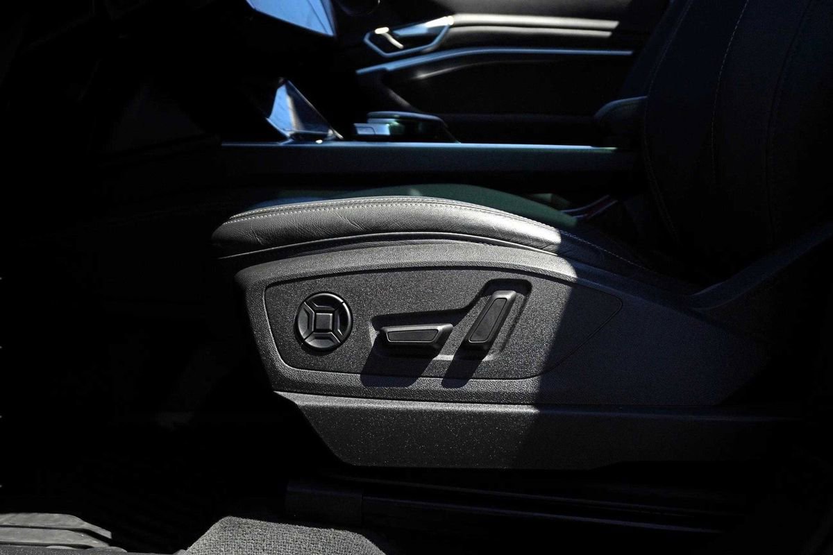 Used 2020 Audi e-tron Premium Plus image 16