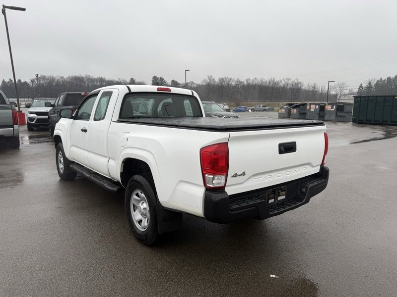 Used 2017 Toyota Tacoma SR image 8