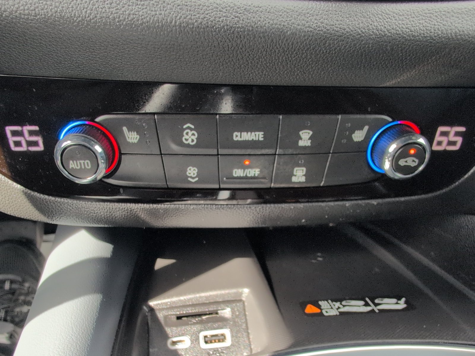 Used 2023 Buick Enclave Essence w/ Experience Buick Package FWD image 27