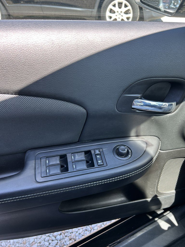 Used 2014 Dodge Avenger SE w/ Blacktop Package image 16