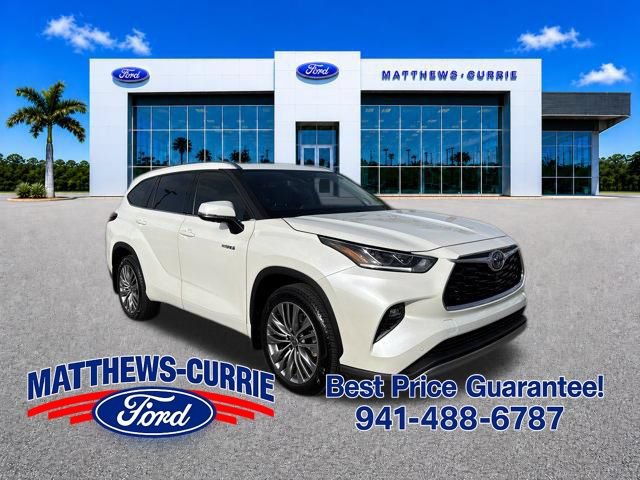 Used 2021 Toyota Highlander Platinum FWD image 1
