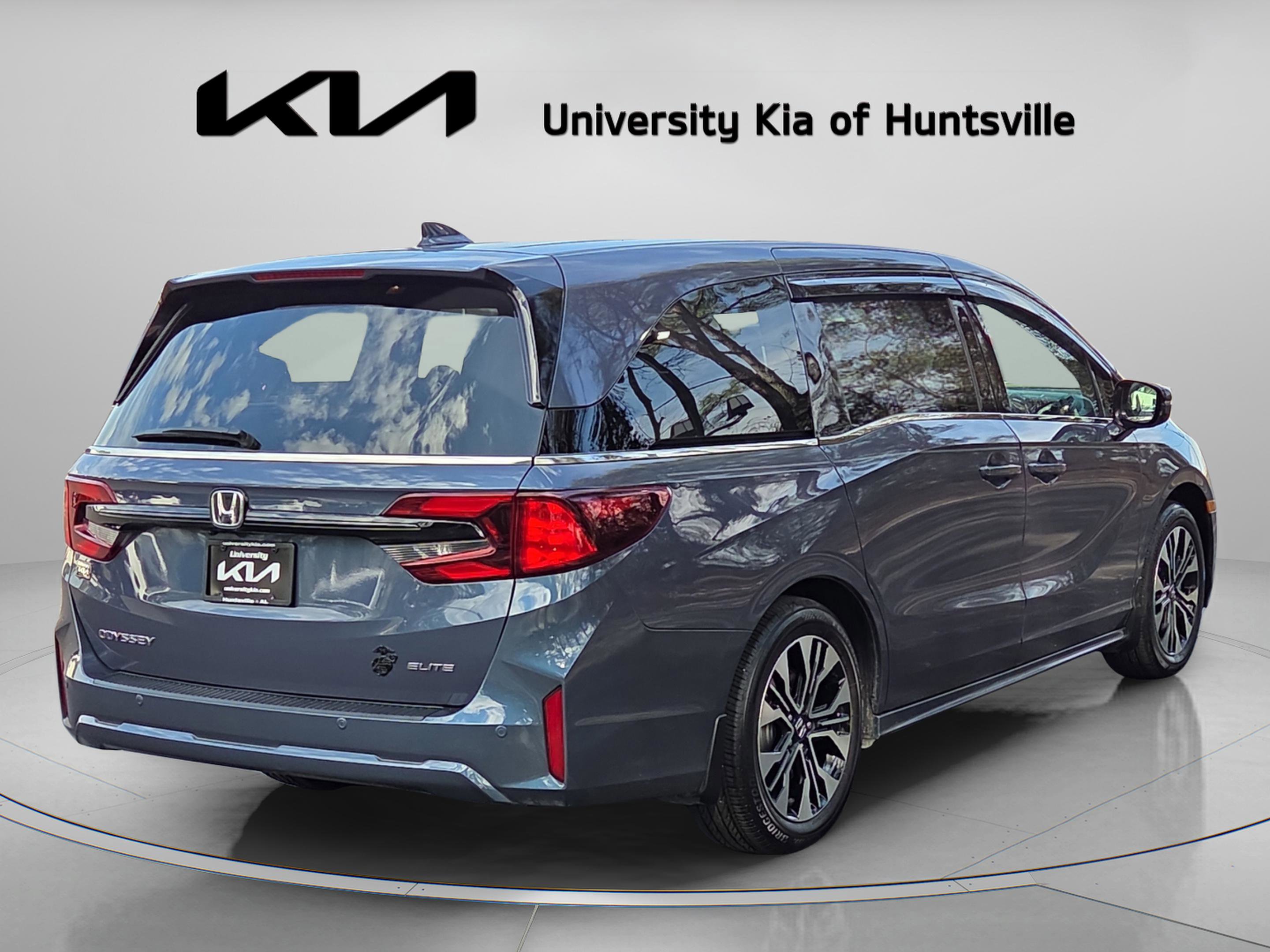 Used 2025 Honda Odyssey Elite image 3