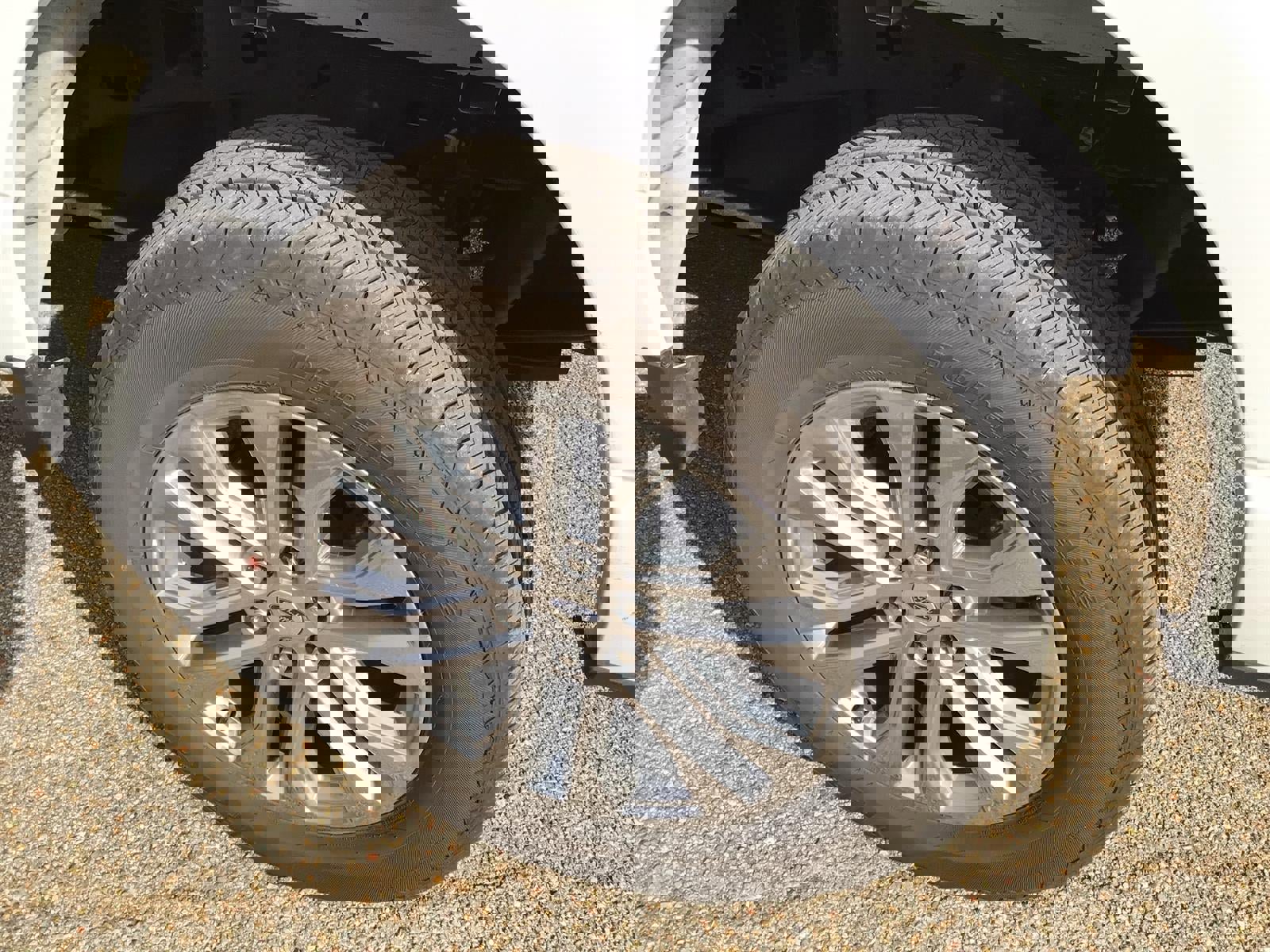 Used 2024 Ford F150 Lariat w/ FX4 Off-Road Package image 12