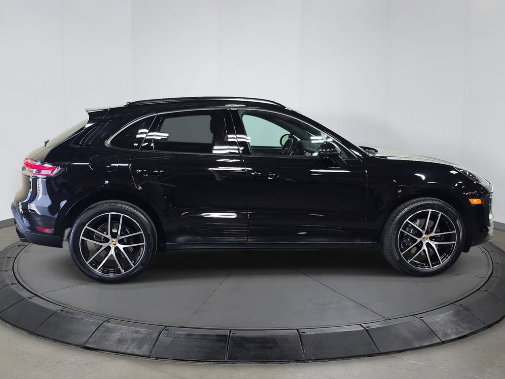 Certified 2025 Porsche Macan AWD/4WD image 8