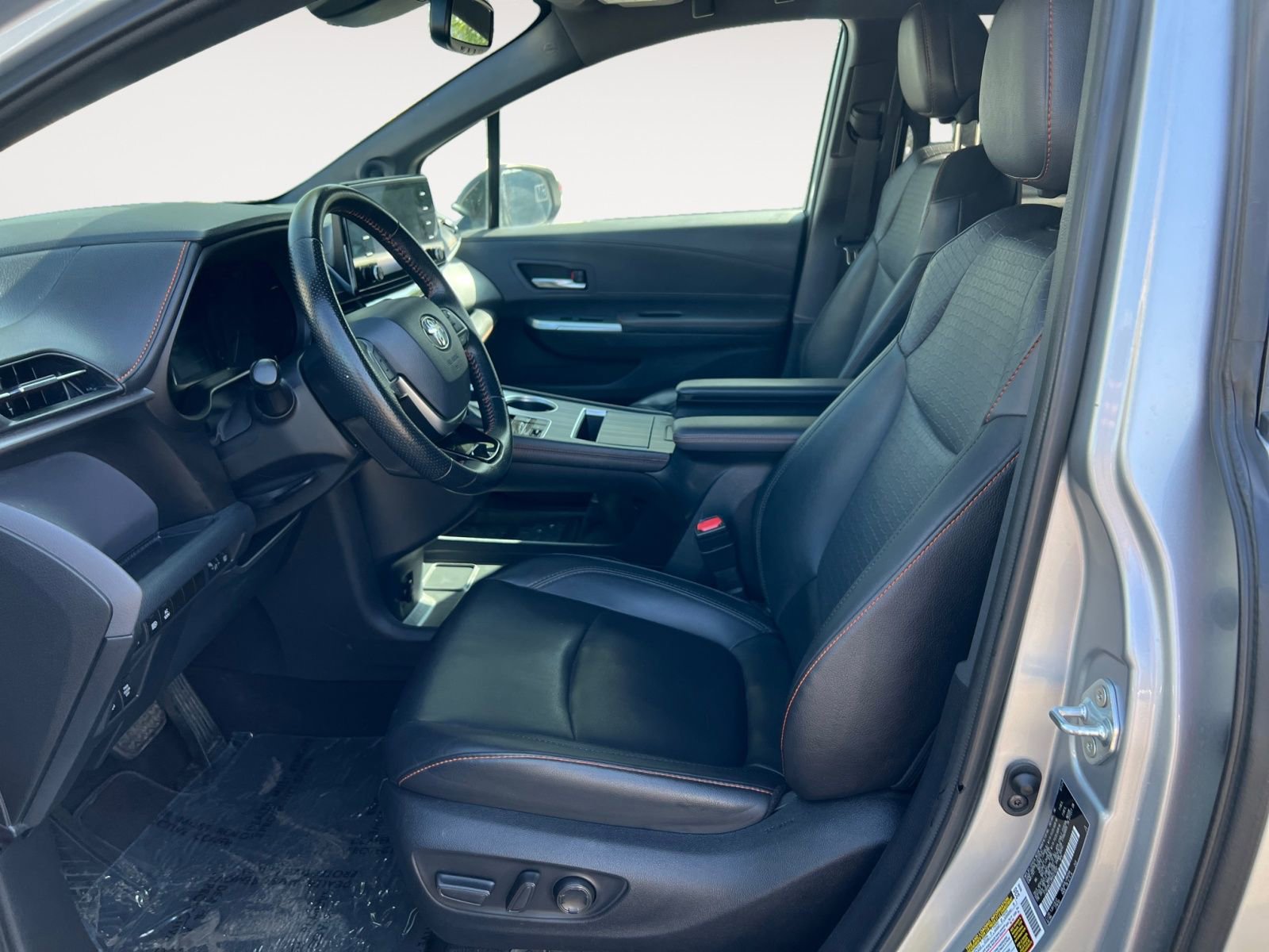 Used 2021 Toyota Sienna XSE w/ XSE Plus Package AWD/4WD image 9