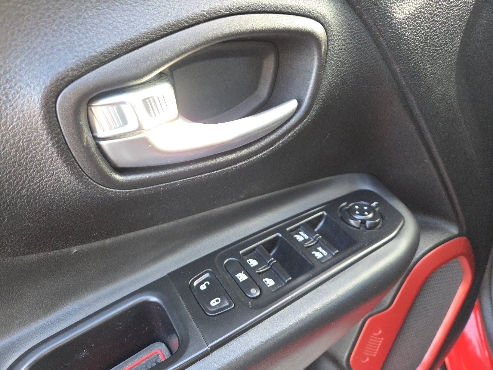 Used 2016 Jeep Renegade Trailhawk image 22