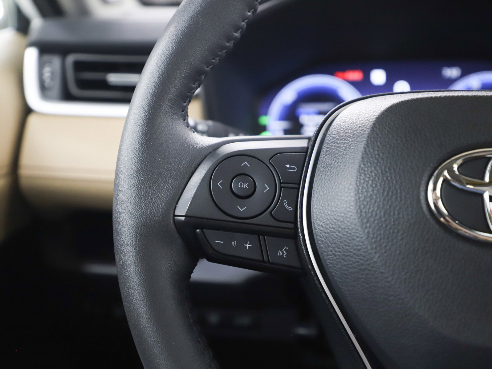 Used 2024 Toyota RAV4 Limited w/ Advanced Technology Package image 26