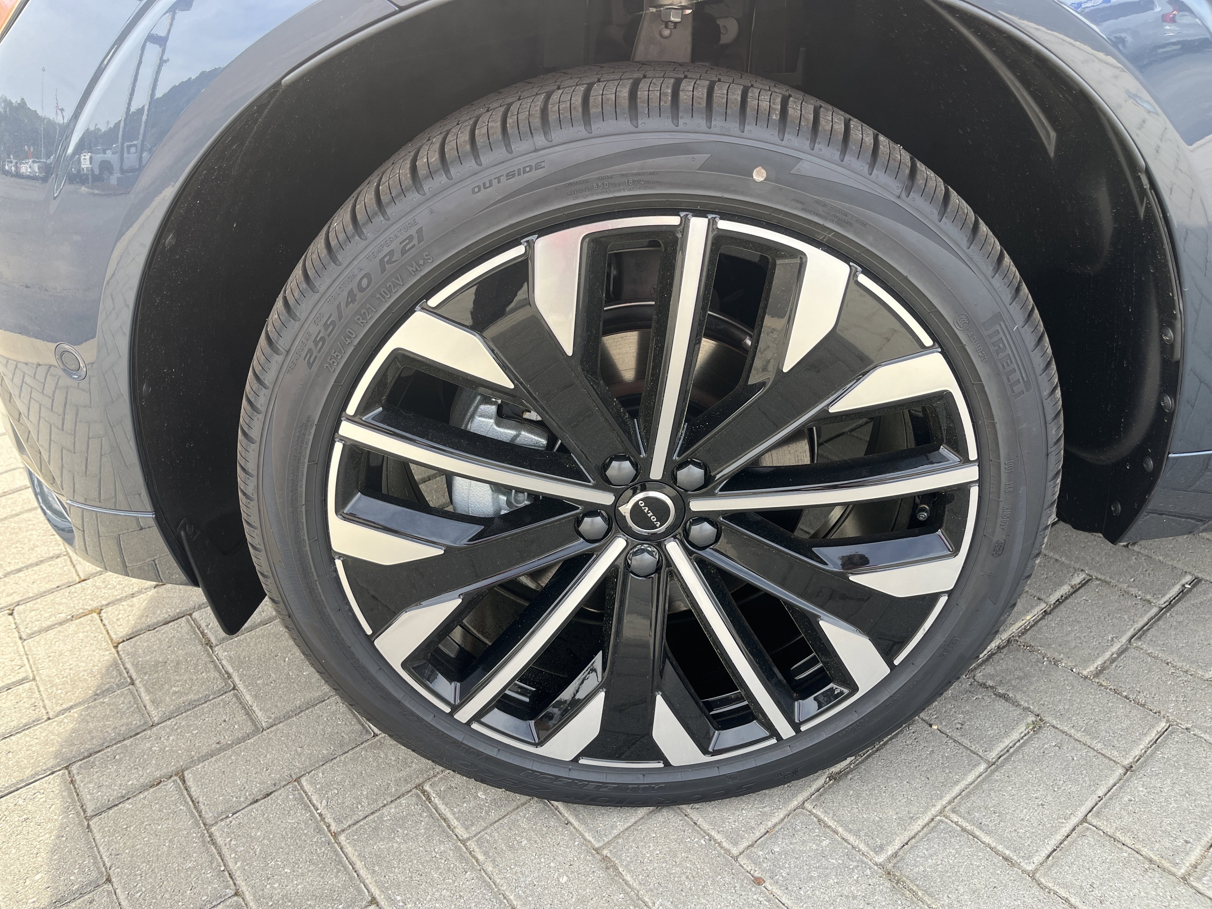 New 2026 Volvo XC60 B5 Ultra w/ Protection Package Premier image 26