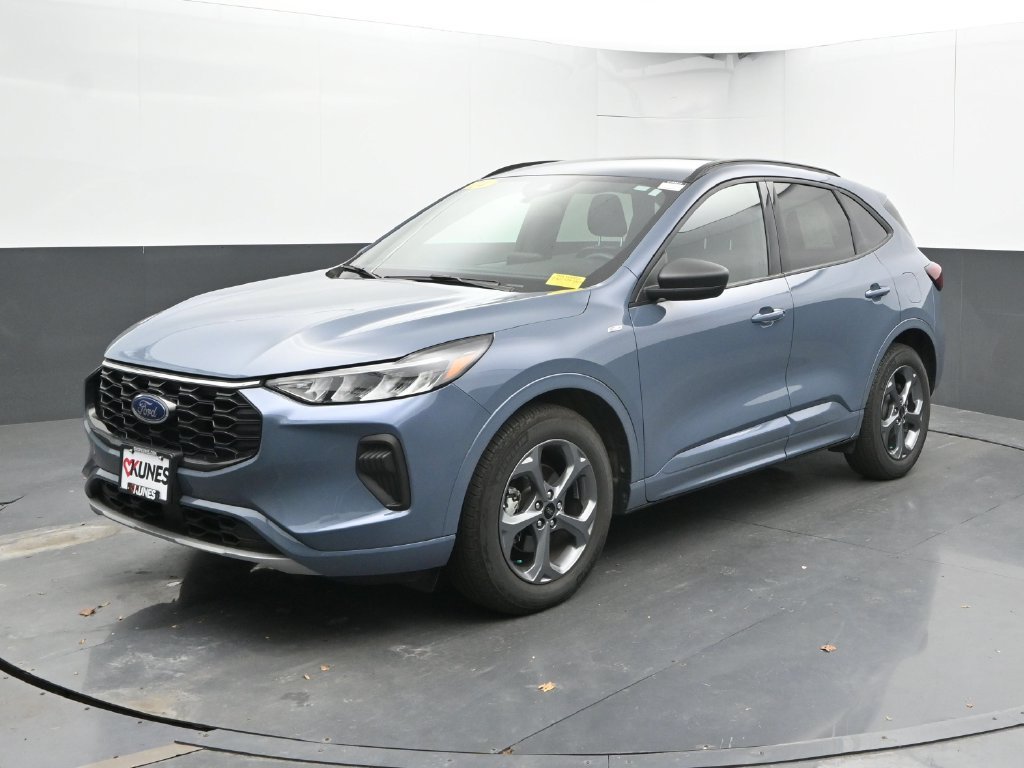 Used 2024 Ford Escape ST-Line w/ Cold Weather Package FWD image 7