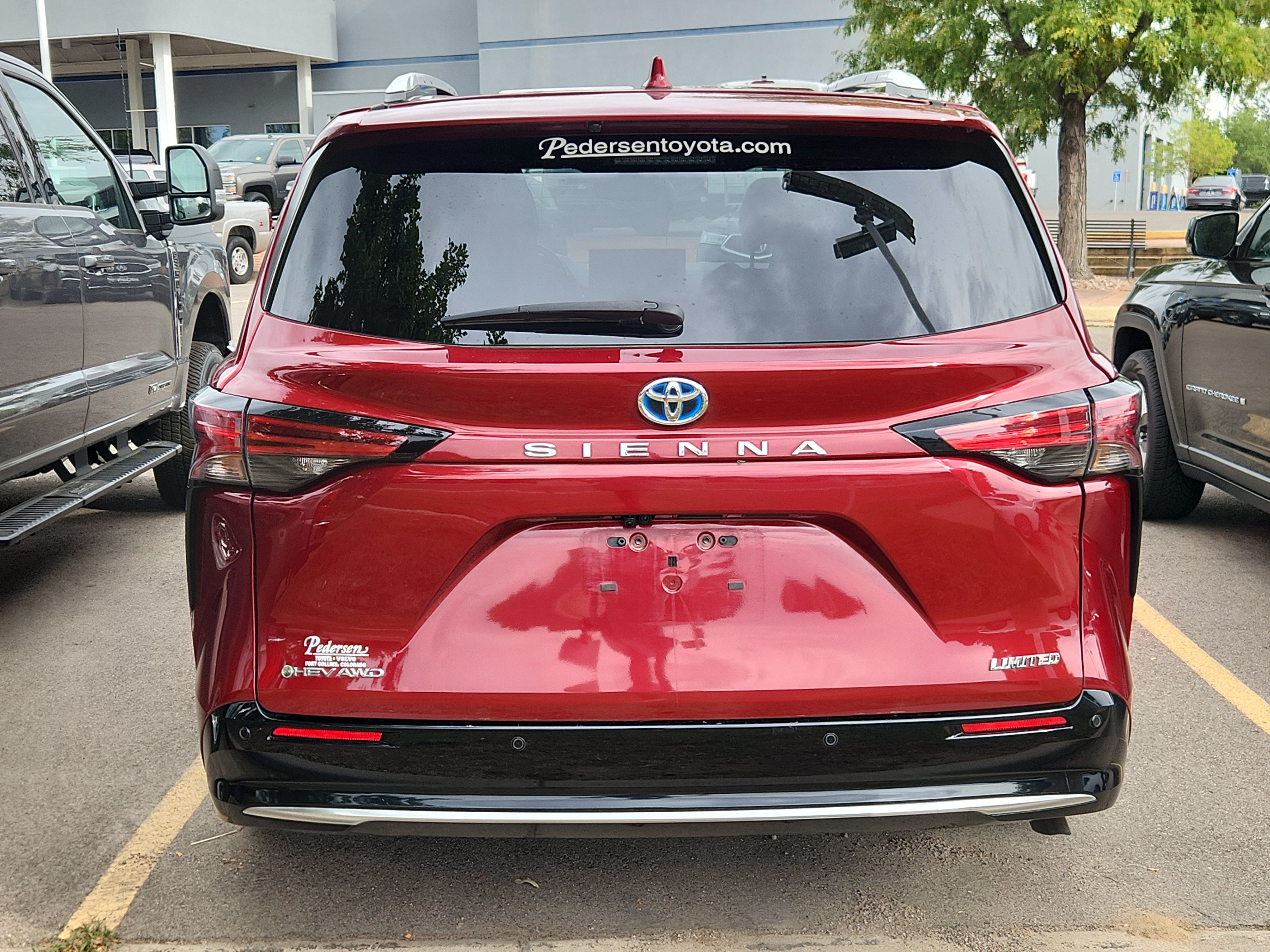 Used 2025 Toyota Sienna Limited AWD/4WD image 6