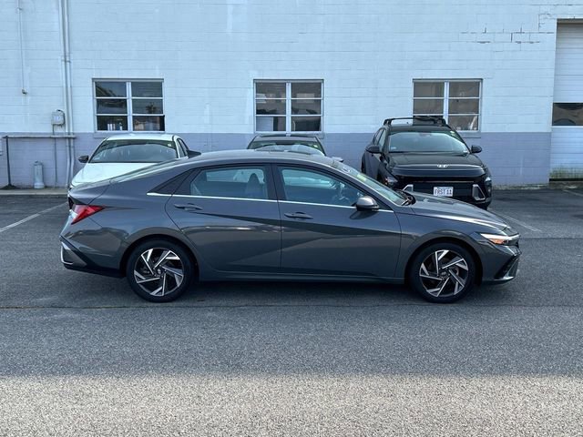 Used 2025 Hyundai Elantra SEL video 2