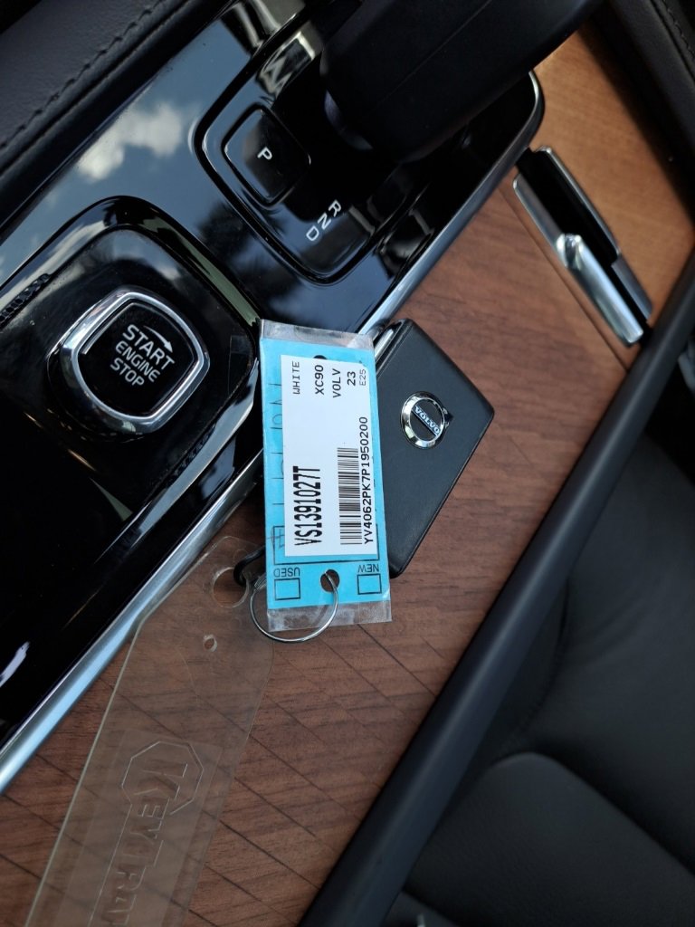 Used 2023 Volvo XC90 B6 Core image 24