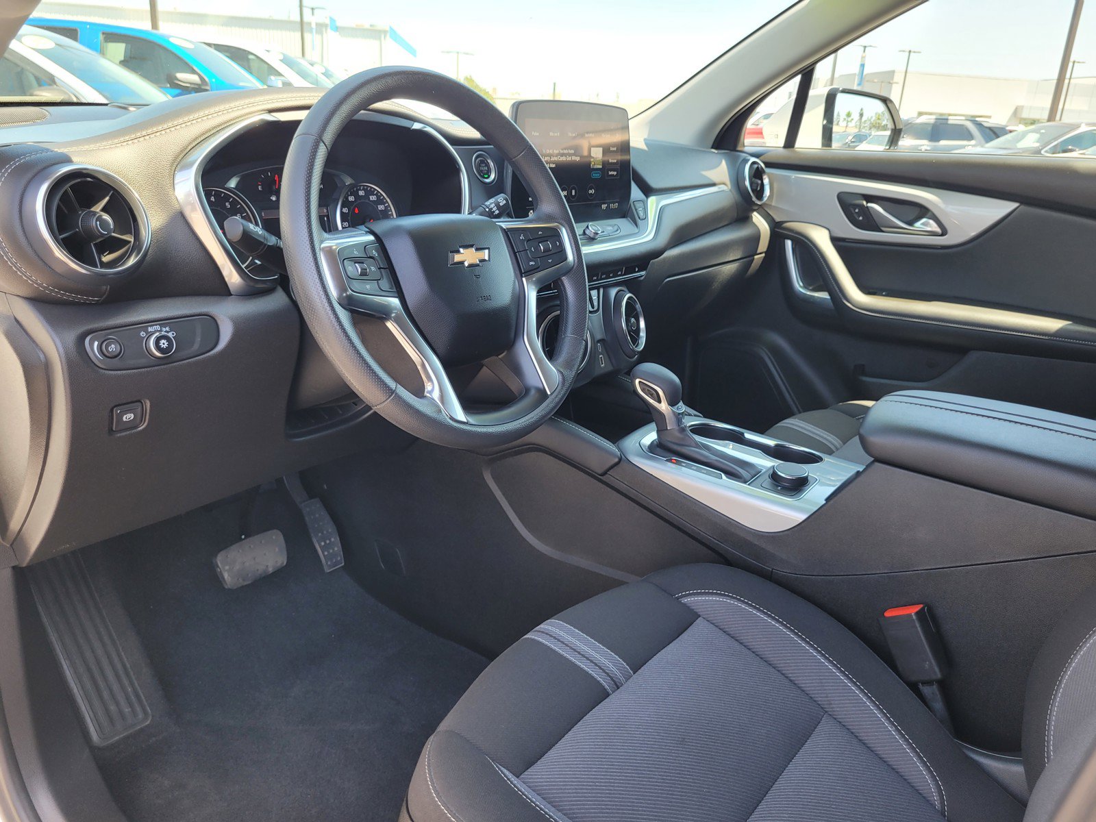Used 2025 Chevrolet Blazer LT FWD image 9