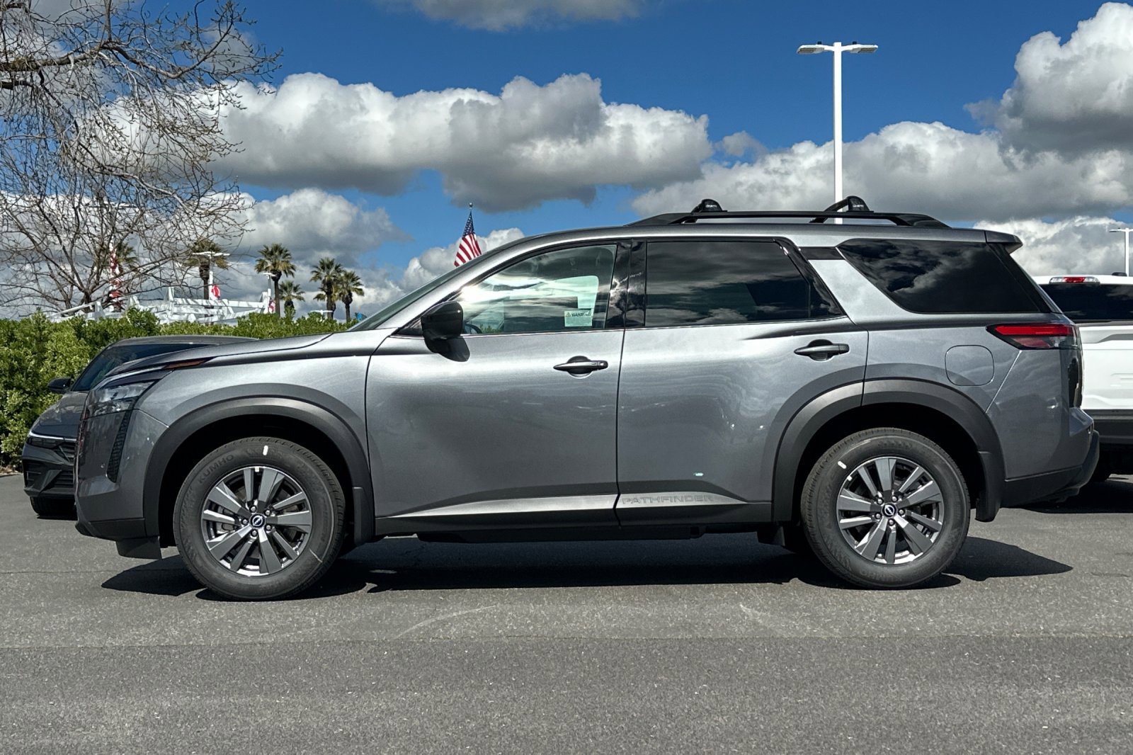 New 2026 Nissan Pathfinder SV image 7