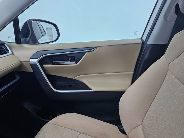 Used 2021 Toyota RAV4 XLE w/ Convenience Package image 23