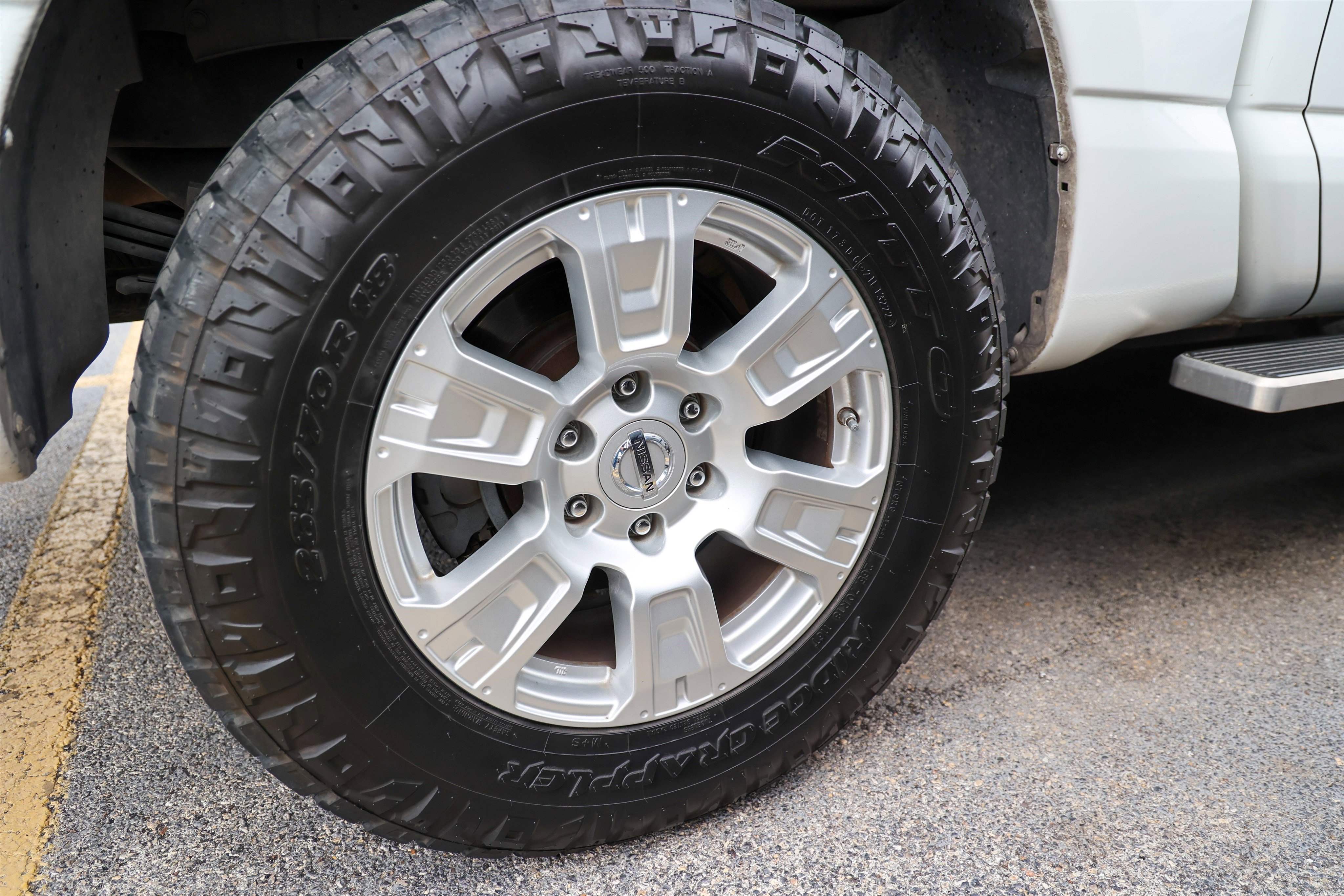 Used 2018 Nissan Titan SV AWD/4WD image 16