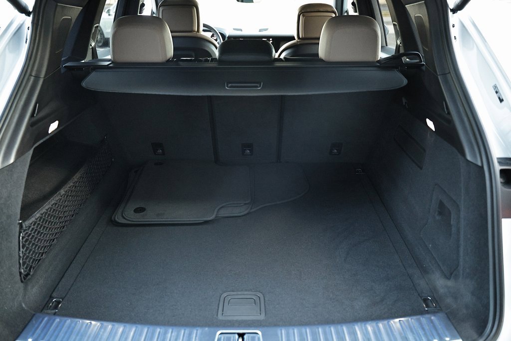 Certified 2025 Porsche Cayenne w/ Premium Package Plus image 33