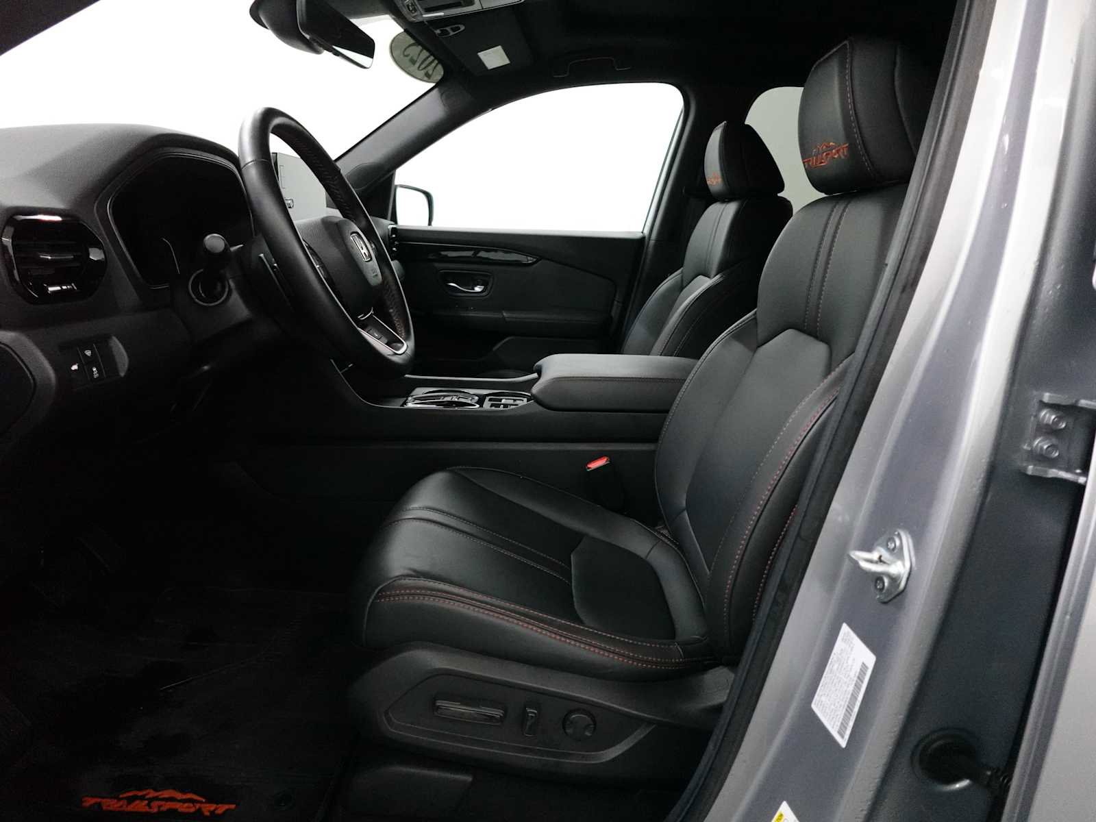 Certified 2025 Honda Pilot TrailSport image 12
