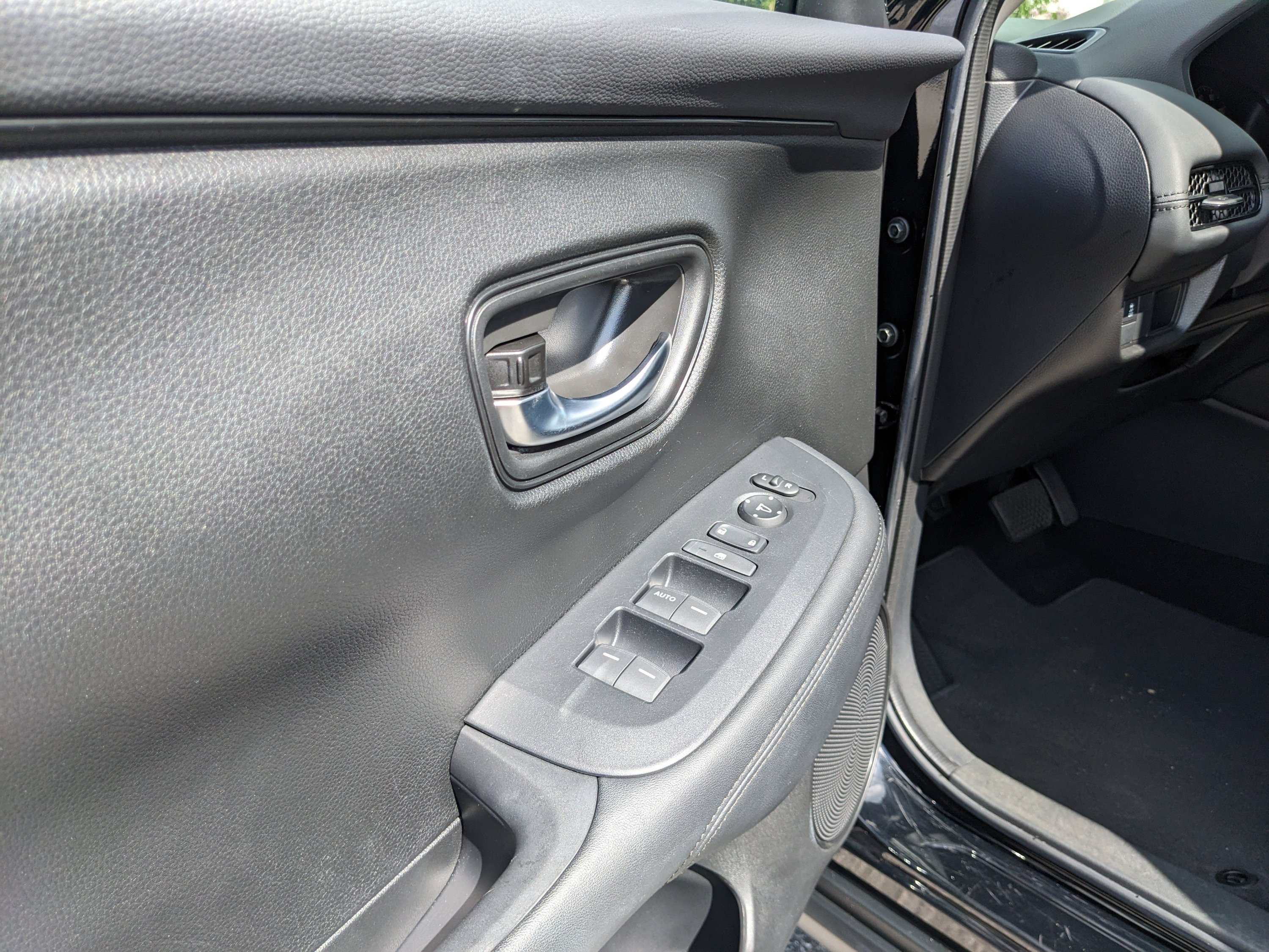 Used 2024 Honda HR-V LX image 19