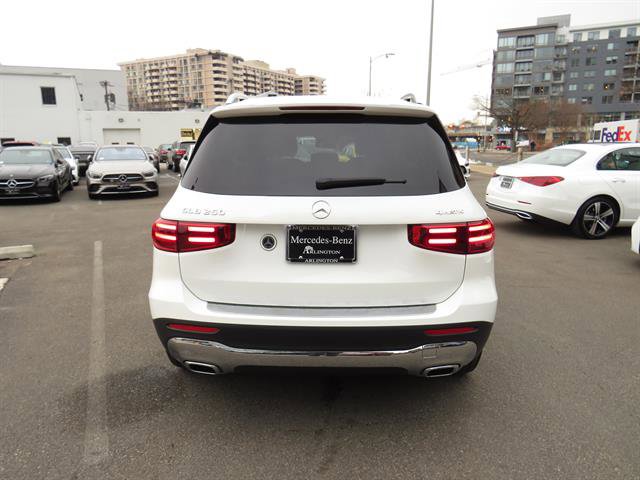 Used 2025 Mercedes-Benz GLB 250 4MATIC image 3