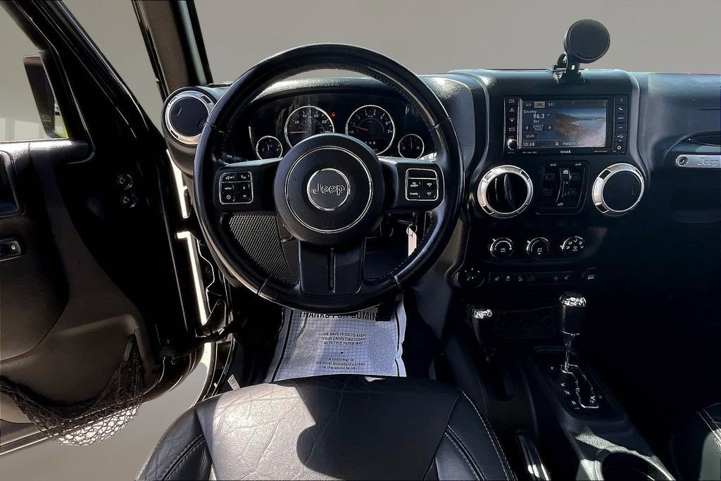 Used 2015 Jeep Wrangler Unlimited Rubicon w/ Connectivity Group AWD/4WD image 8
