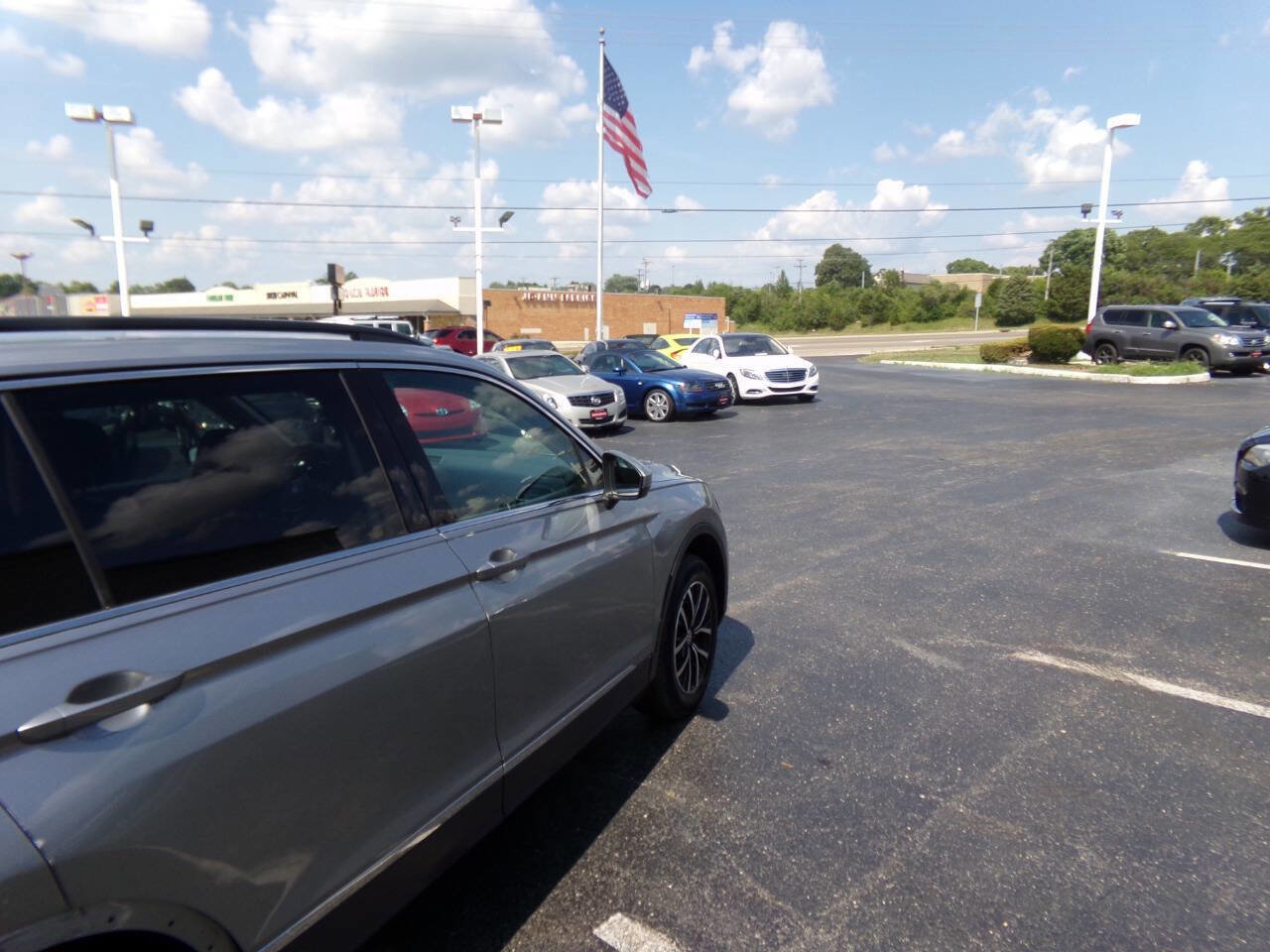 Used 2021 Volkswagen Tiguan SE image 6