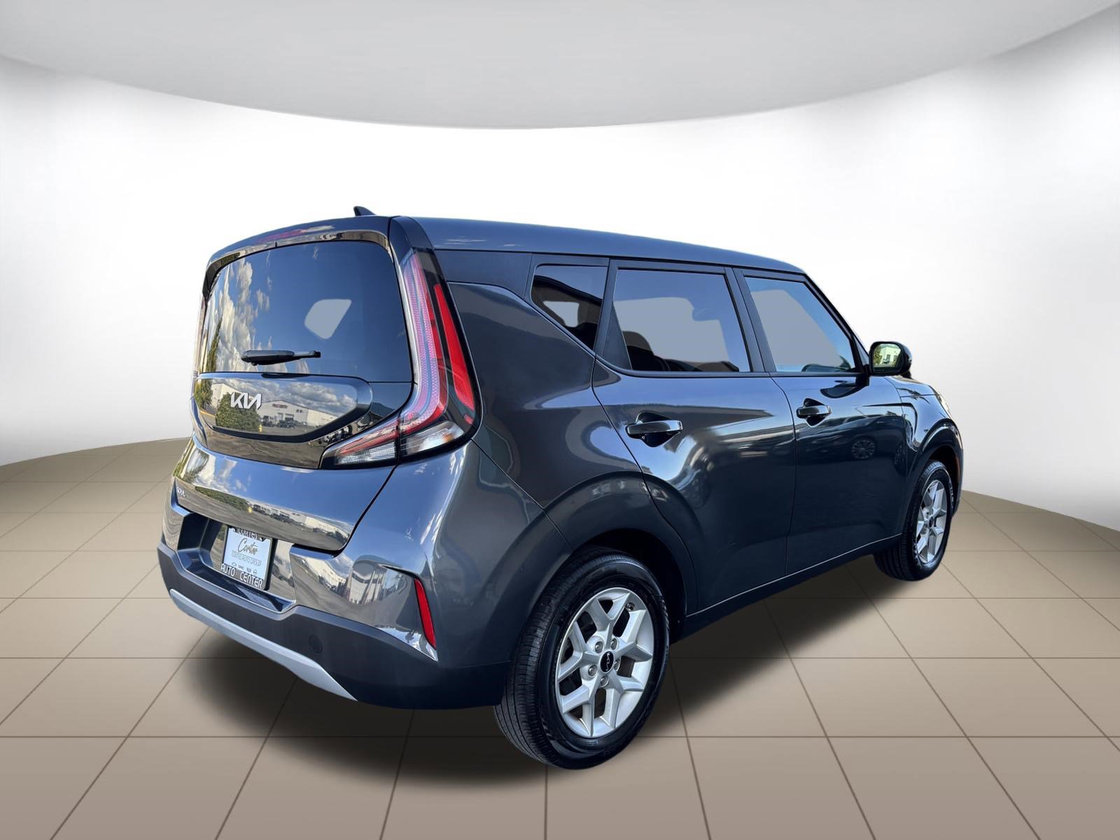 Used 2025 Kia Soul LX w/ LX Technology Package FWD image 7