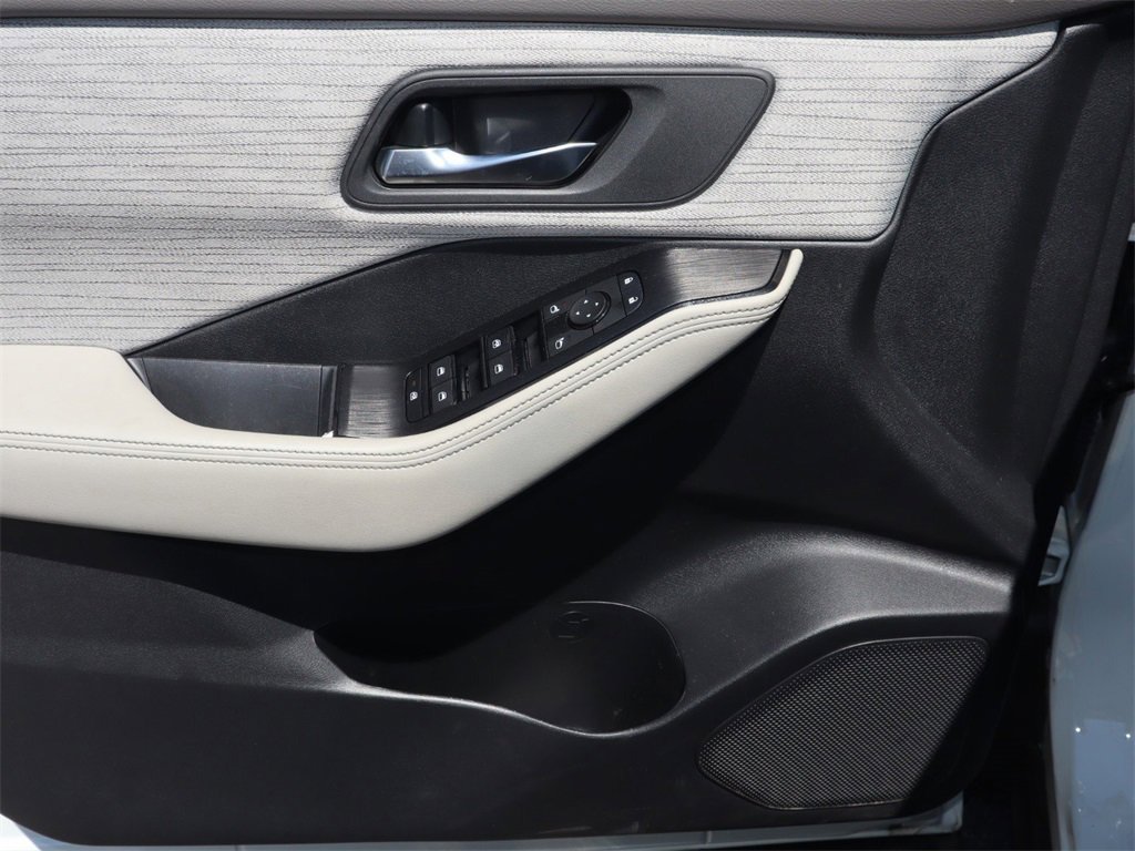 Certified 2023 Nissan Rogue SV image 15