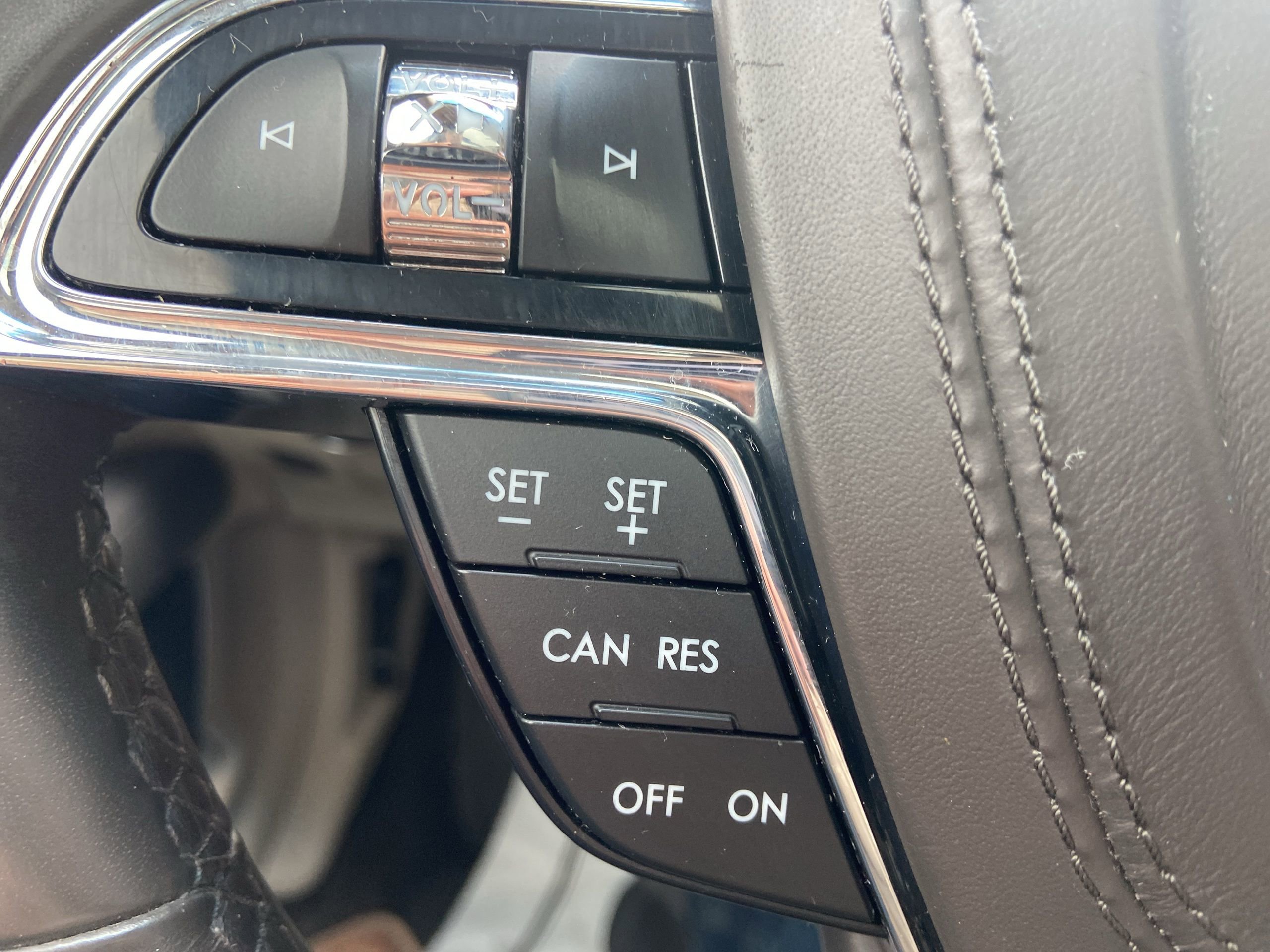 Used 2017 Lincoln Continental Select w/ Continental Climate Package image 32