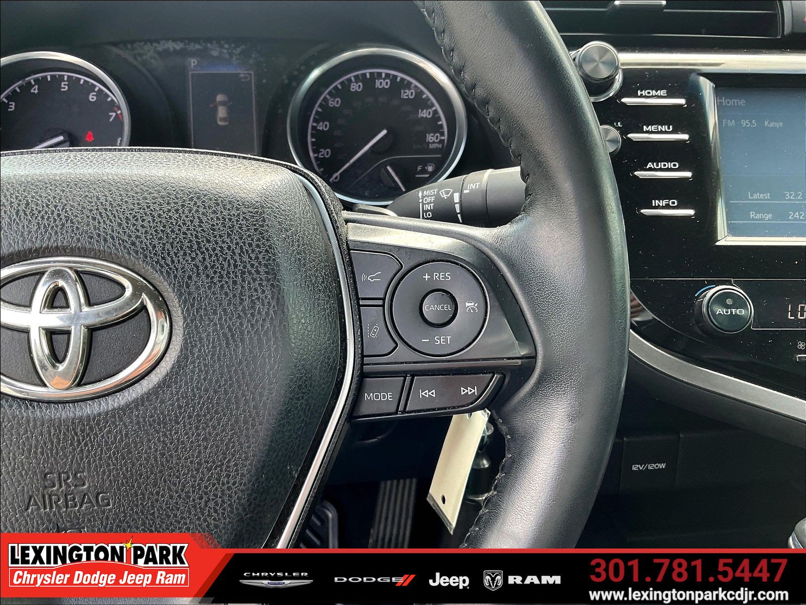 Used 2018 Toyota Camry SE FWD image 12
