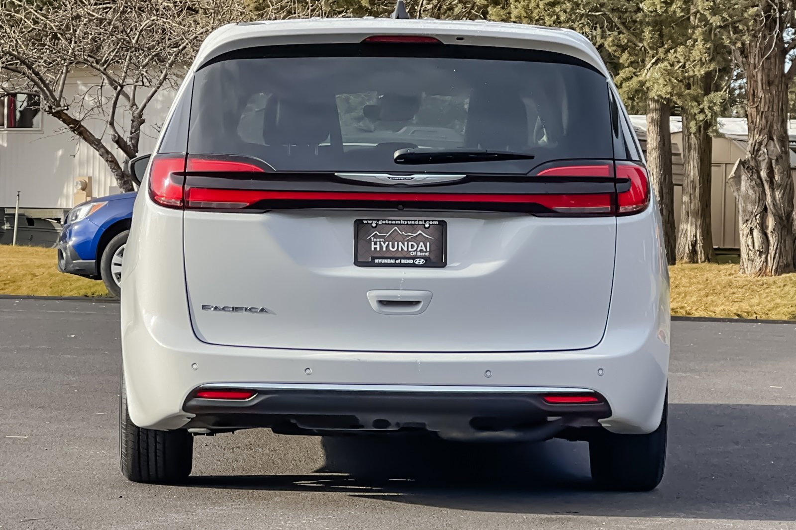 Used 2023 Chrysler Pacifica Touring-L image 5